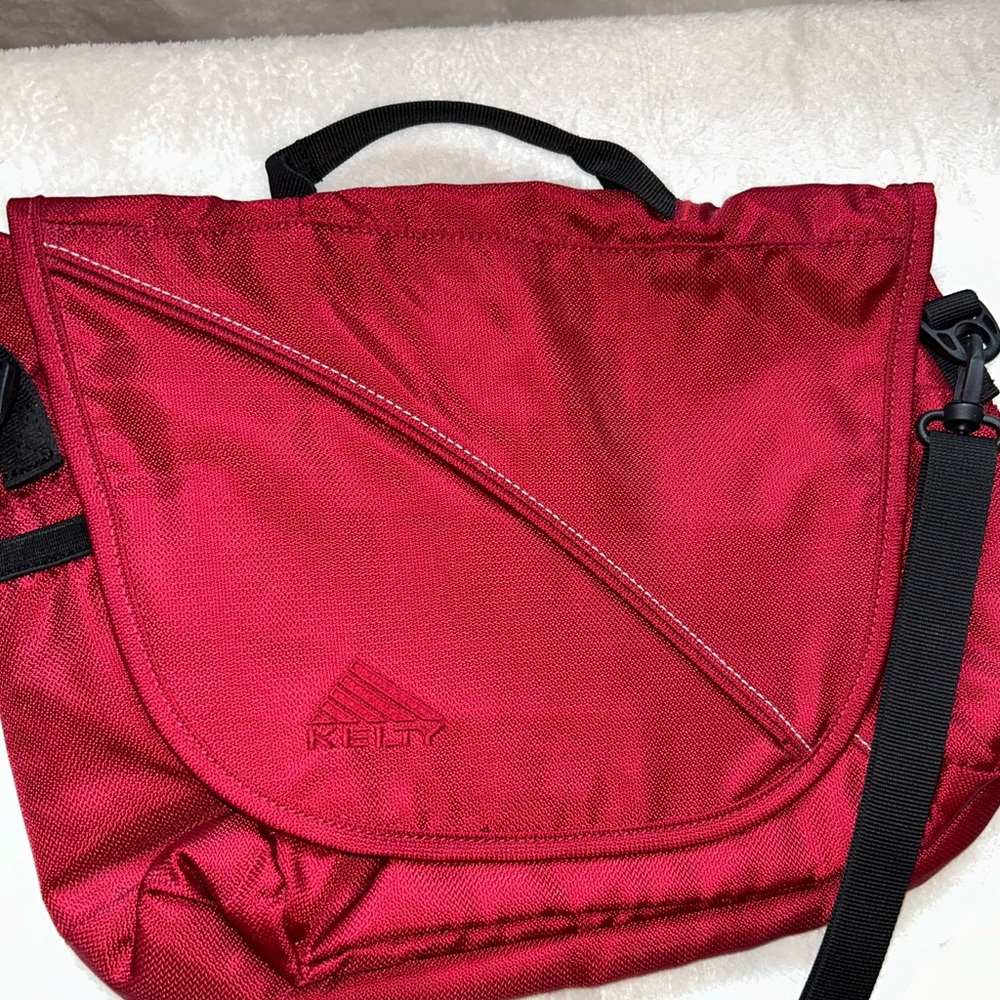 Kelty Messenger crossbody/shoulder Bag-Ruby-Sz:Medium-Like New